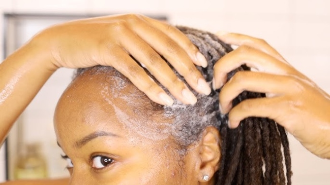 How To Properly Wash Your Locs Without Causing Damage: Essential Steps