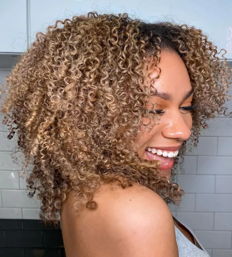 Steps To Achieve Gorgeous Natural Curly Hair: A Complete Guide