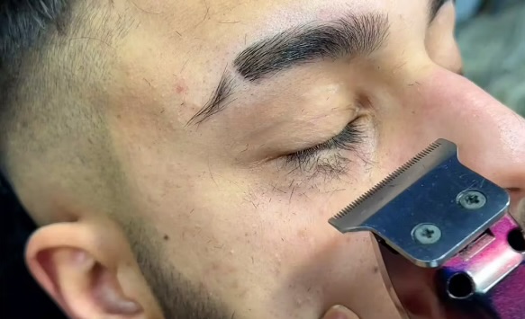 Lash Trimming For Men: The New Grooming Trend For A More “Masculine” Look