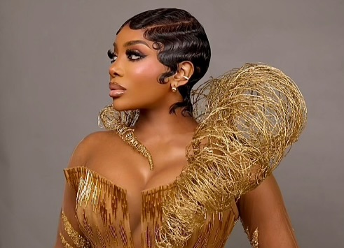 Sculpted And Sleek: Finger Waves Are The Retro Trend Defining Modern Glam