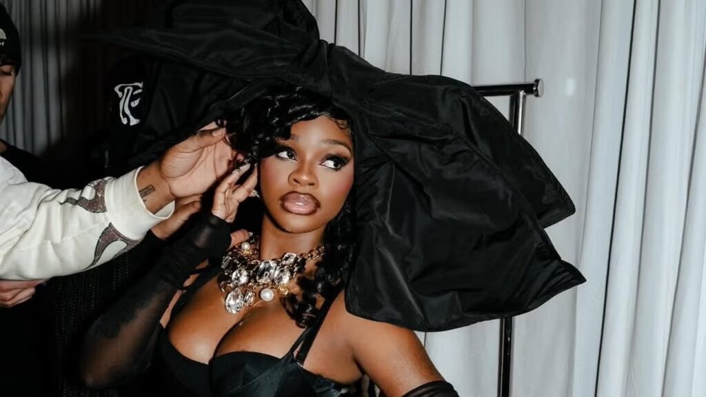 Classic, Defined, And Festive: JT’s Glossy Ringlet Curls Are The Ultimate Holiday Hair Inspiration