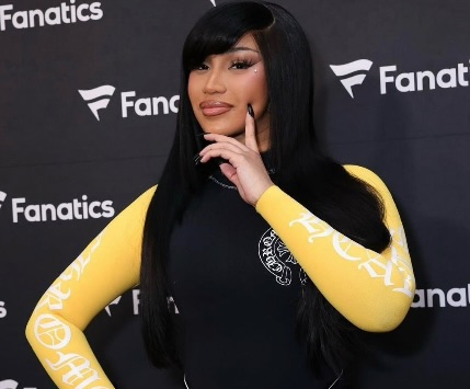 Soft, Sweeping, And So French: Why Bangs With Long Hair Are Everywhere This Season