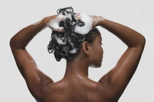 What Is Clarifying Shampoo? Here’s When Black Women Should Reach For It Most