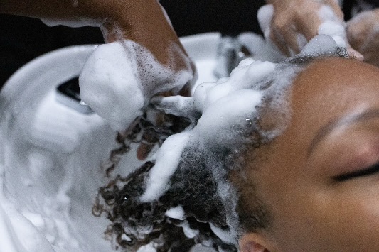 Post-Chemical Care: The Right Time To Use A Neutralizing Shampoo