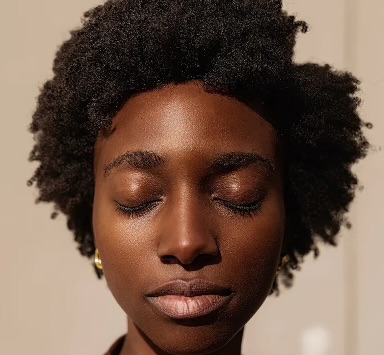 Want Thicker Eyebrows Naturally? Here’s What Actually Helps Brow Growth And Fullness
