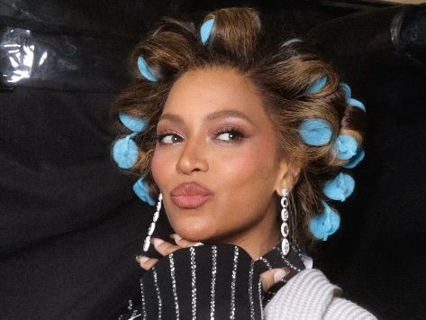 Beyoncé’s Secret To Stage-Ready Curls? Rollers, Cécred Volumizing Mousse, And Perfect Timing
